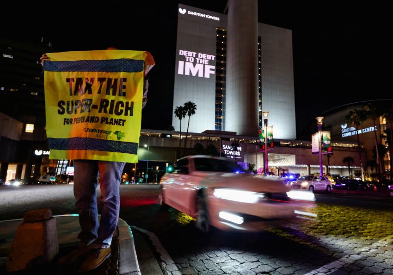 Manifestation de Greenpeace à Johannesbourg appelant à des réformes de la dette