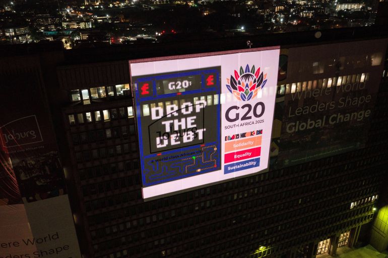 Projection lumineuse à Johannesbourg appelant à des réformes climatiques et de la dette