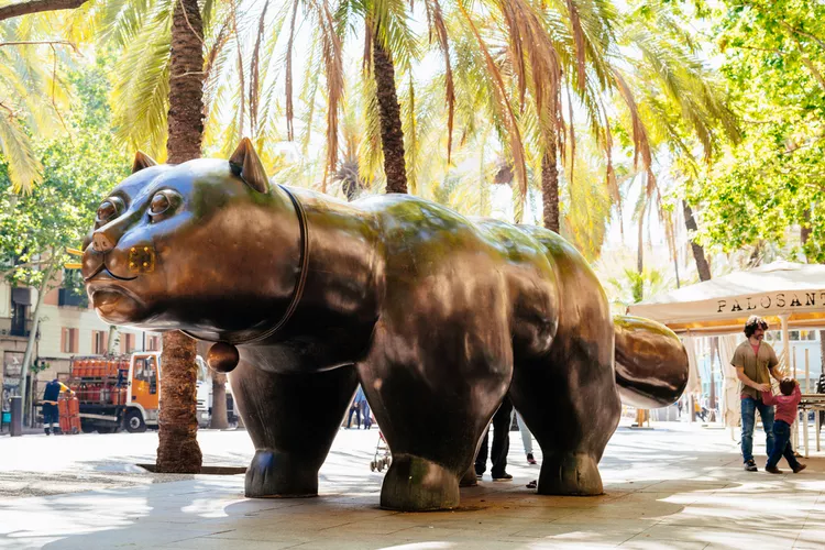 18. Poser avec le chat de Raval