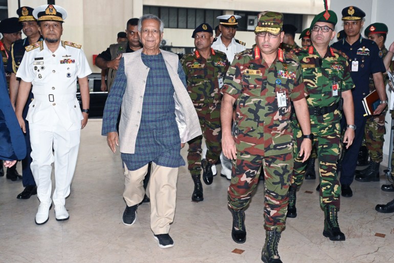 Khalid Siddiqui en visite au quartier général de l'armée du Bangladesh