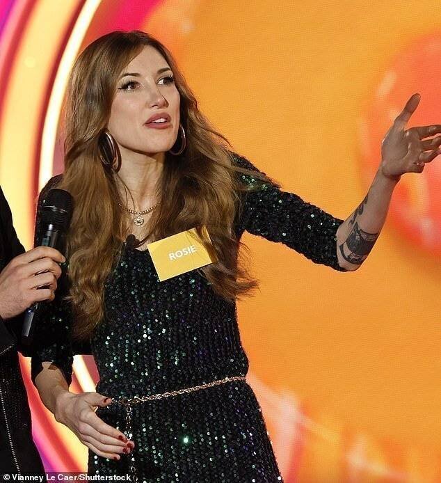 Rosie s'adressant aux animateurs AJ et Will