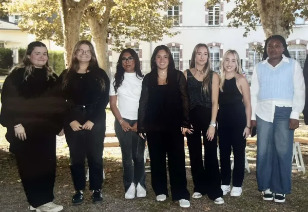 Les étudiantes de BTS MECP (Métiers de l’Esthétique, de la Cosmétique et de la Parfumerie) option Management du lycée Reffye de Tarbes.