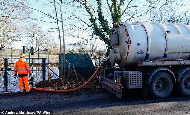 Camion évacuant les eaux usées