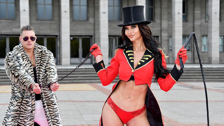 Micaela Schäfer schwingt im sexy Outfit die Peitsche, sucht in der Liebe aber etwas Seriöses.