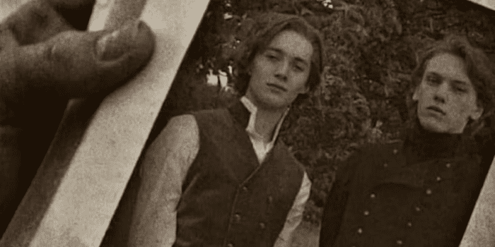 Publication virale Facebook Jamie Campbell Bower en Voldemort