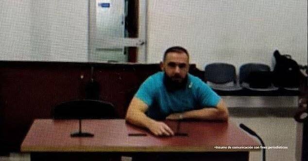 Ricky Grant Courage à l'aéroport de Carthagène