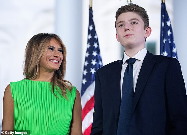 Melania Trump et son fils Barron Trump photographiés à la Maison Blanche en août 2020