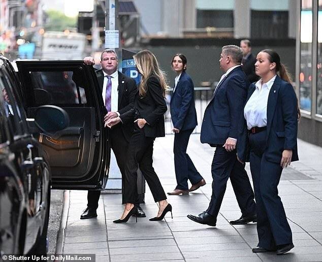 Melania Trump entourée d'agents du Secret Service