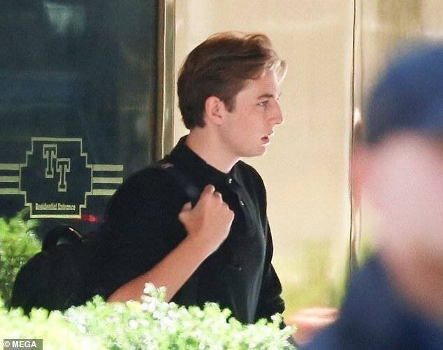 Barron Trump quittant Trump Tower
