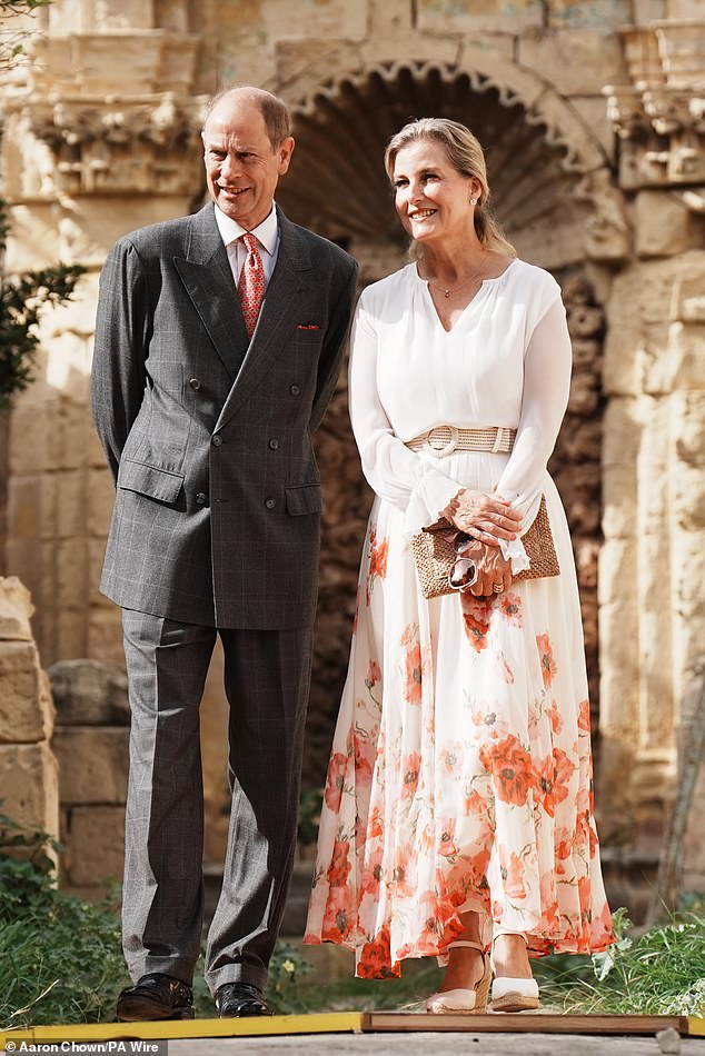 Le Duc et la Duchesse d'Édimbourg lors de leur visite à la Villa Guardamangia