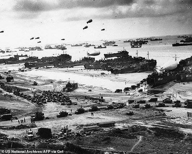 Lord Dannatt a déclaré que le mémorial britannique et le Centre Winston Churchill sont essentiels pour transmettre l'histoire aux générations futures.