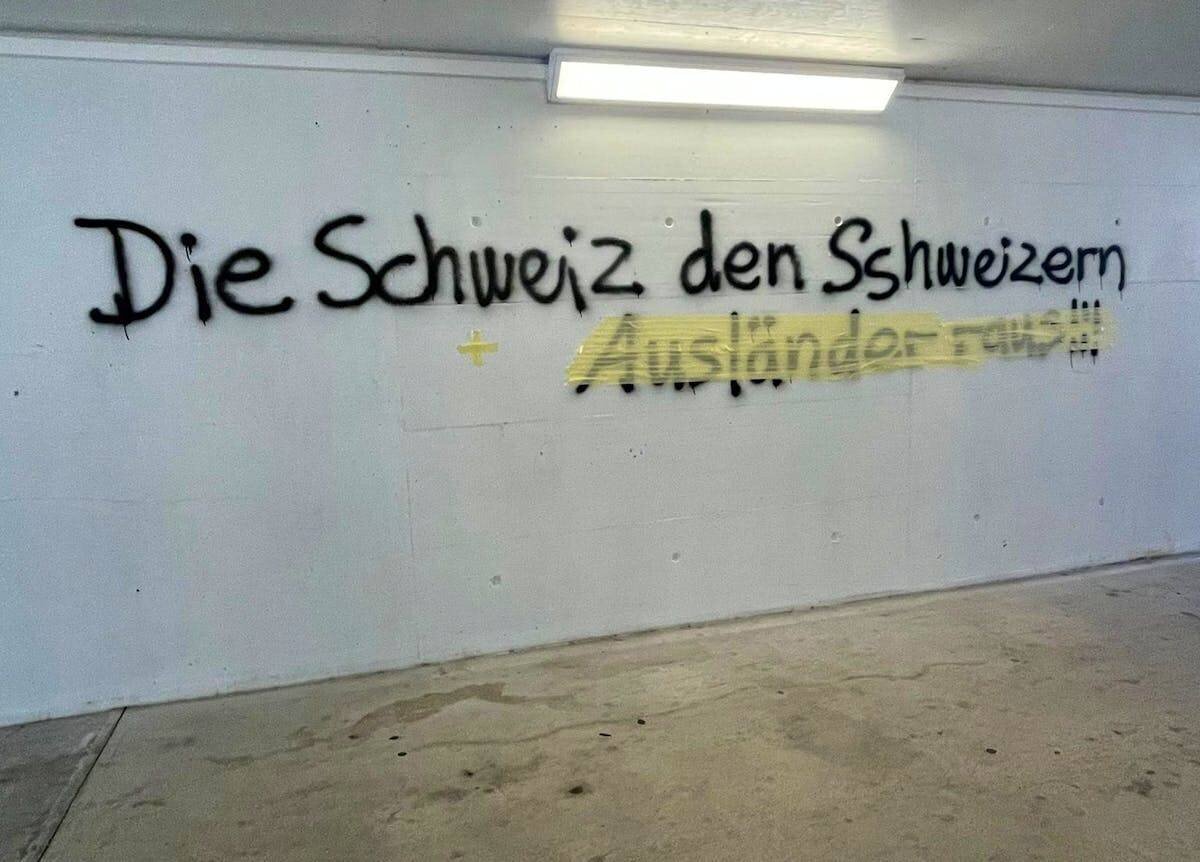 Graffitis islamophobes à Wattwil
