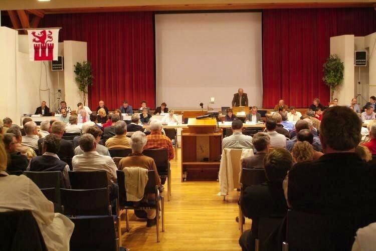 Muttenz bientôt spuckfrei? Le vote de jeudi déterminera l'avenir du spuckverbot.