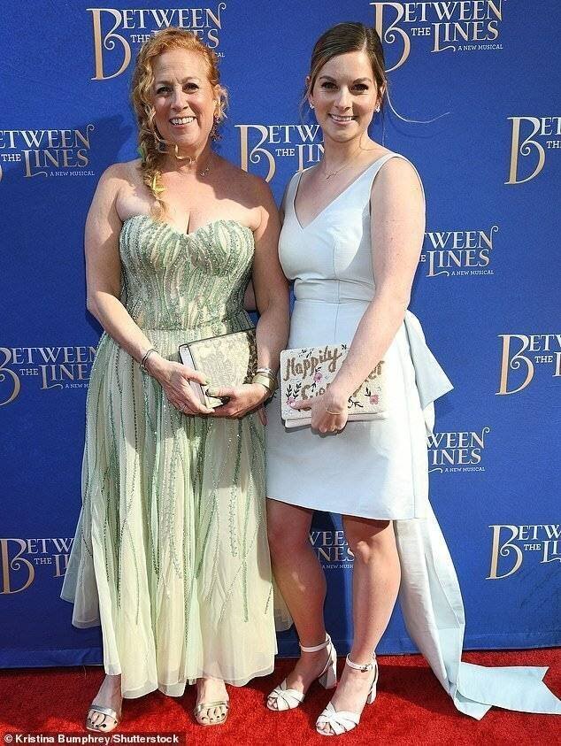 Jodi et Samantha lors de l'ouverture de Between The Lines, une comédie musicale à Broadway