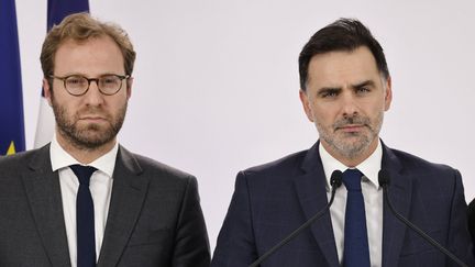 Antoine Armand, le ministre de l'Economie, et Laurent Saint-Martin, le ministre chargé du Budget, lors du compte-rendu du Conseil des ministres, à Paris, le 10 octobre 2024.