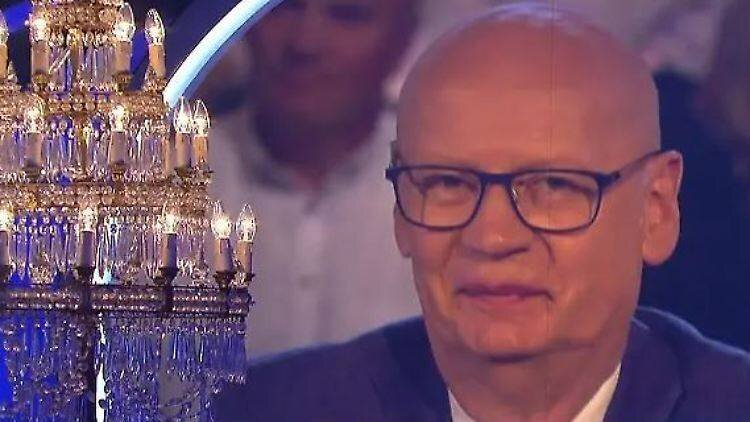 Günther Jauch avec une coupe de cheveux spéciale pour l'occasion