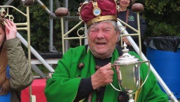 David, 82 ans, est accusé de triche après sa victoire aux championnats du monde de conckers