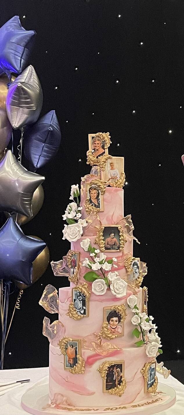Gâteau d'anniversaire d'Angela Rippon