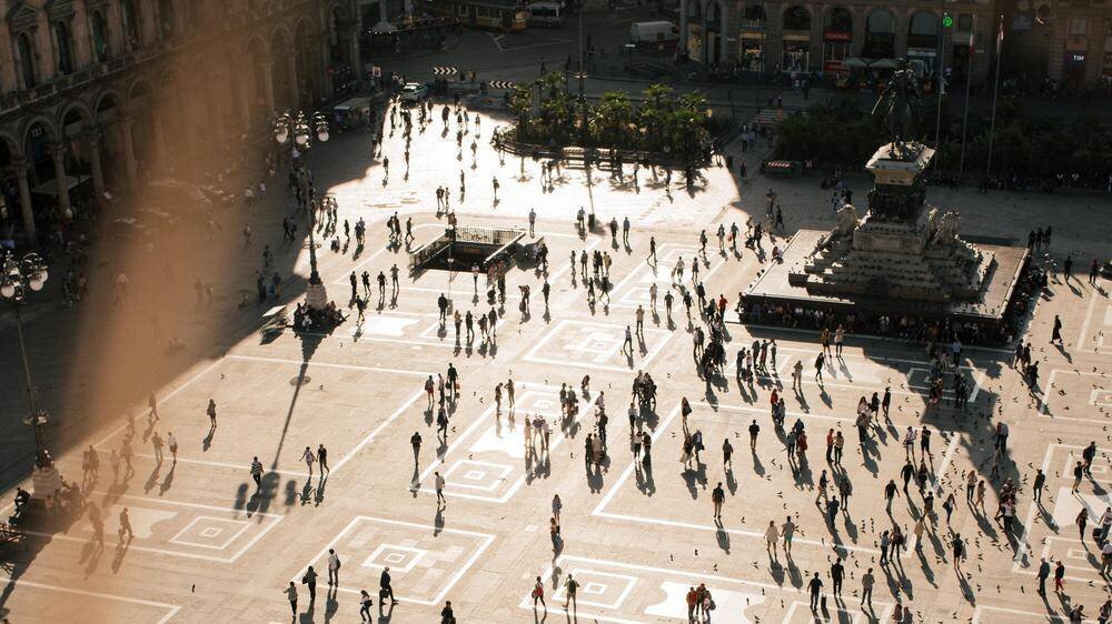 Italienische Literatur: Spaziergang auf dem Mailänder Domplatz: Italien est Gastland de la Frankfurter Buchmesse.