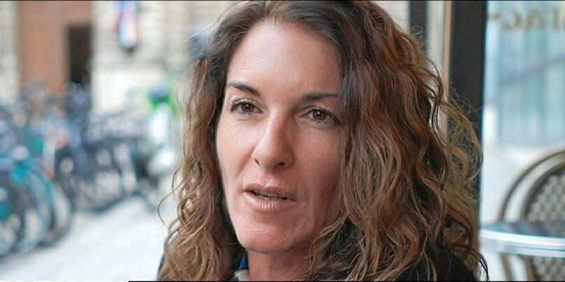 Mickaëlle Paty dans le documentaire consacré à son frère.