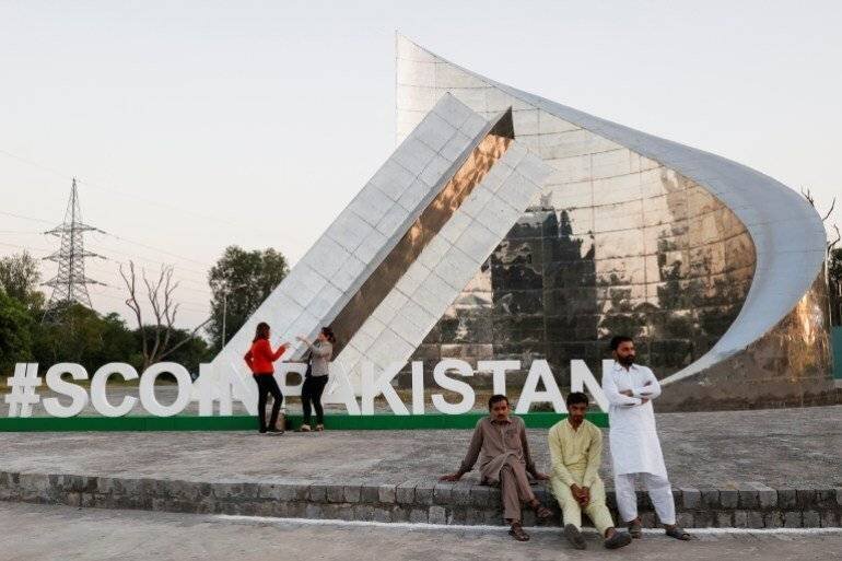 People are seen at the Crescent and Star Monument, as Pakistan hosts the Shanghai Cooperation Organisation (SCO) summit, in Islamabad, Pakistan October 15, 2024. REUTERS/Akhtar Soomro
