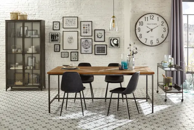 Le style industriel met en valeur la beauté brute des formes et des matériaux.