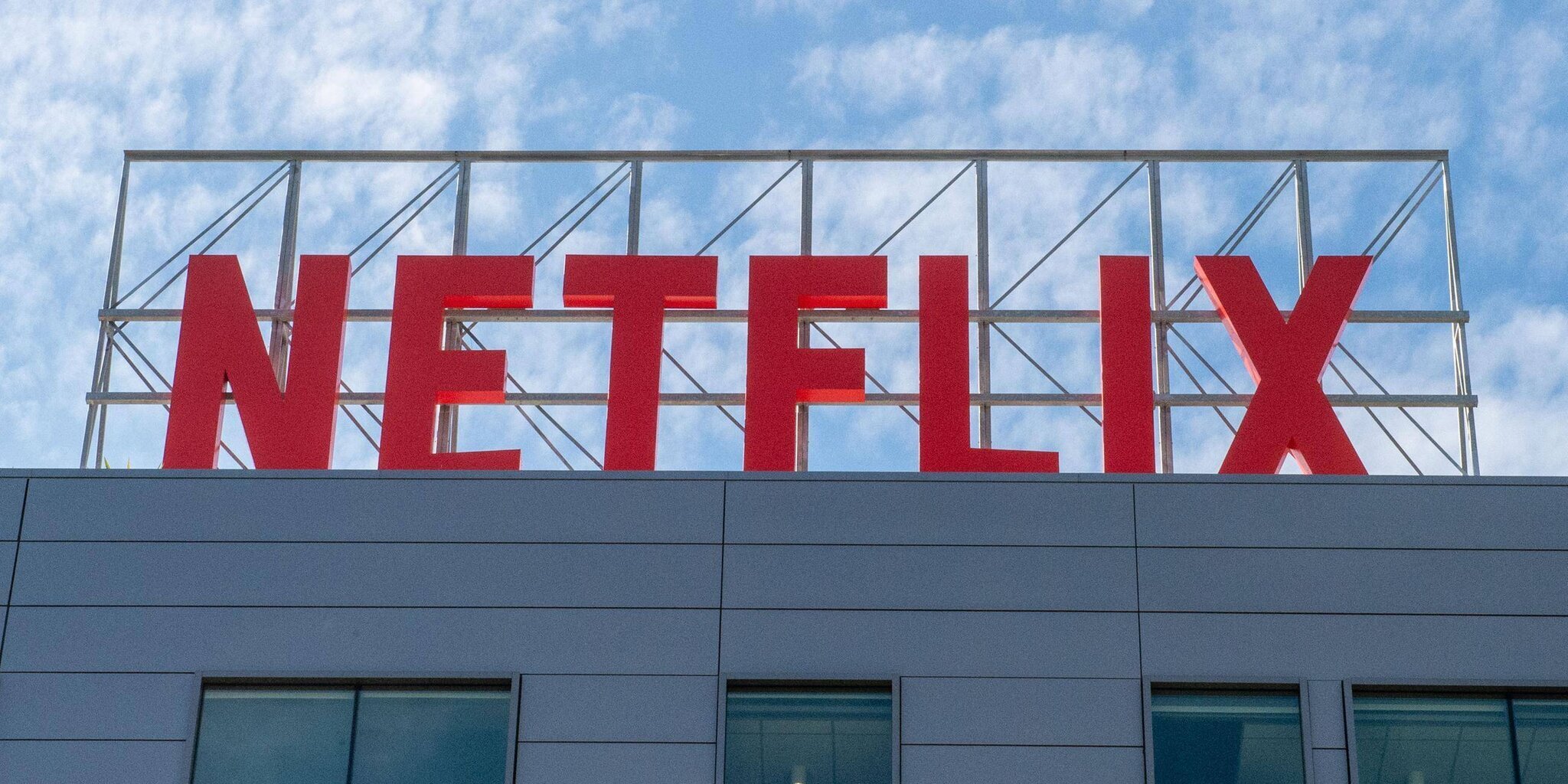 Logo de Netflix sur un bâtiment à Los Angeles