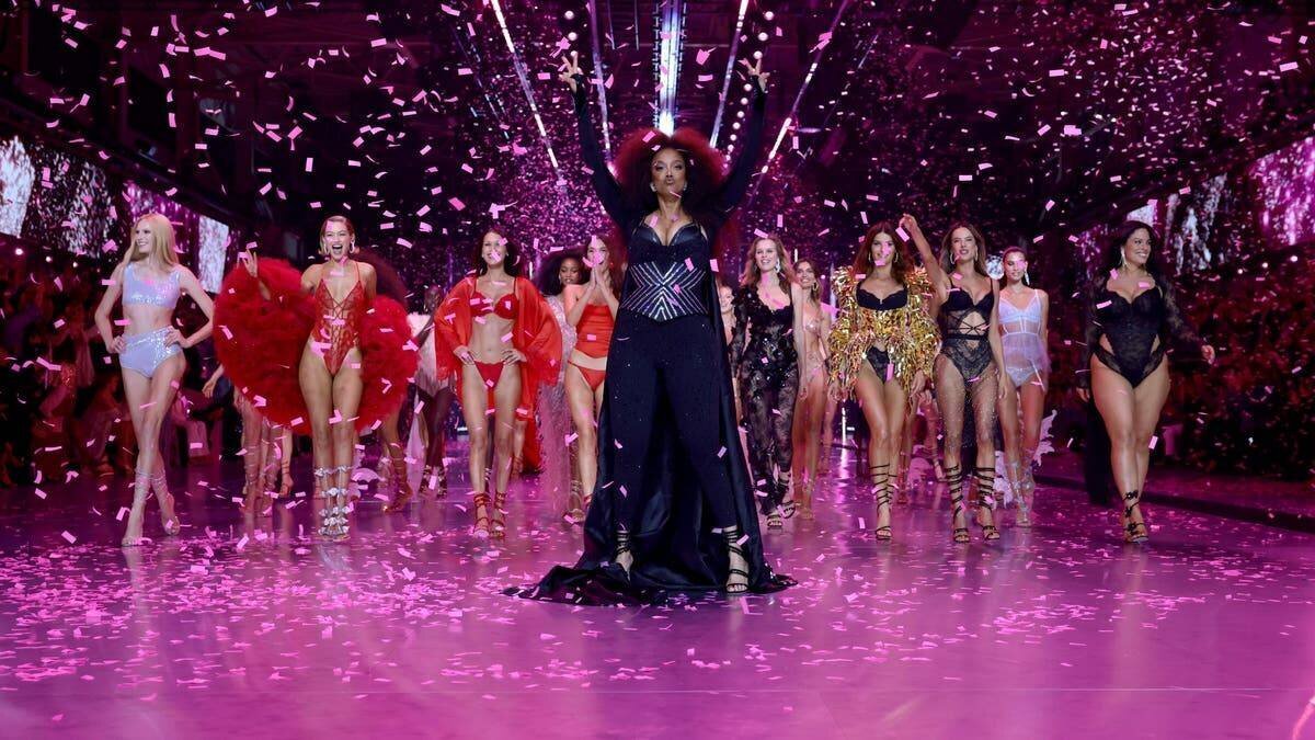 Tyra Banks avec d'autres mannequins