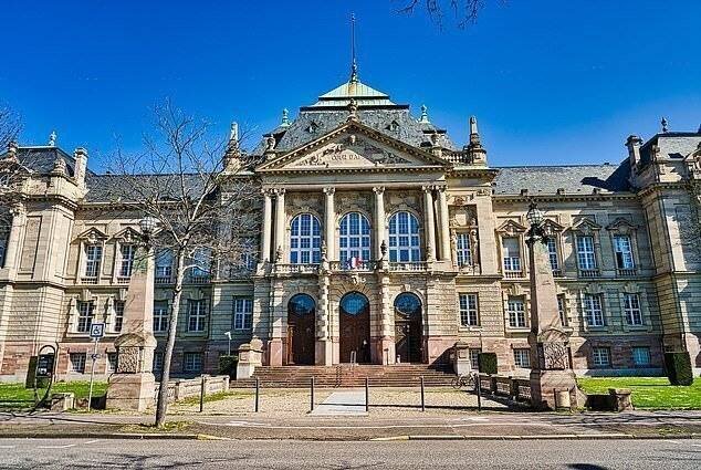 Manipulation de Cléophée par sa belle-mère