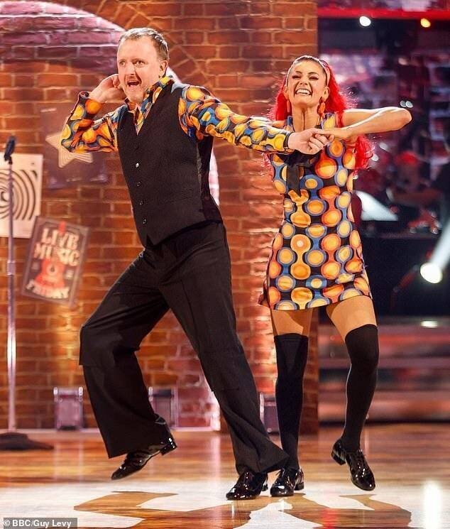 Chris McCausland pendant sa performance