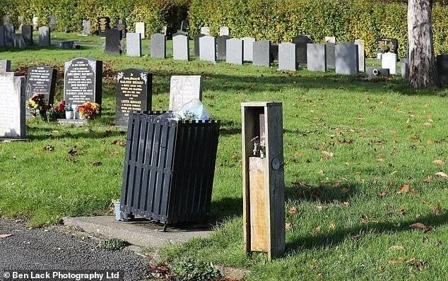 Camping-cars utilisant les buissons comme toilettes