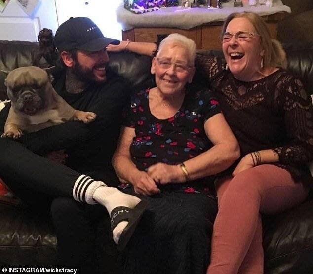 Pete avec sa grand-mère Doreen