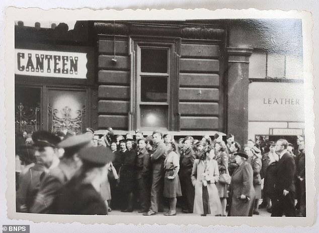 Célébration du VE Day à Londres en 1945.