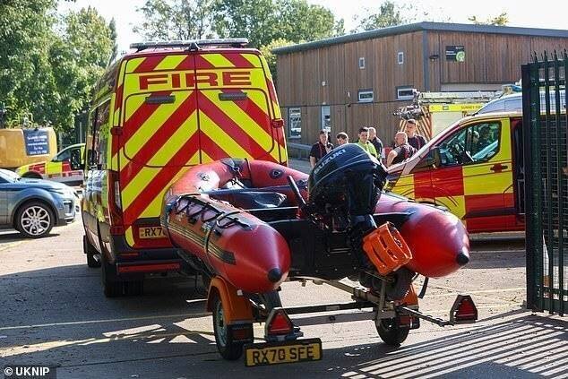 Le Weybridge Rowing Club a confirmé qu'il s'agissait de l'un de leurs bateaux qui 'a rencontré des difficultés suite à un incident sur l'eau'.