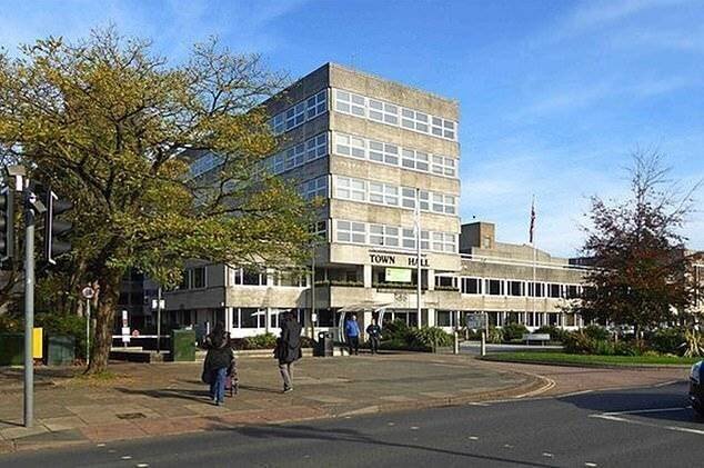 Le conseil municipal de Crawley a dépensé la plus grande proportion de ses revenus d'impôt local pour soutenir les sans-abri, atteignant 67 %.