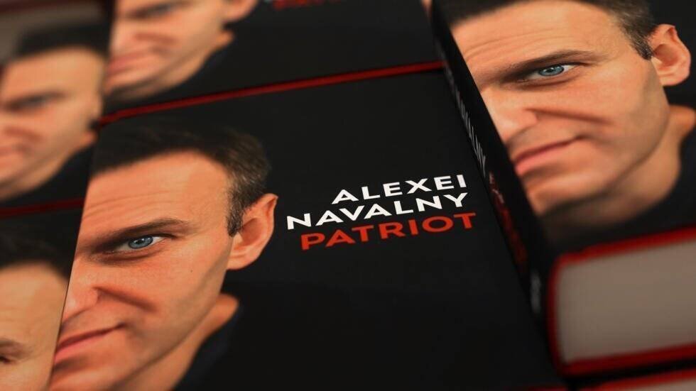 Des exemplaires des mémoires posthumes de l'opposant russe Alexeï Navalny dans une librairie de Londres, le 22 octobre 2024