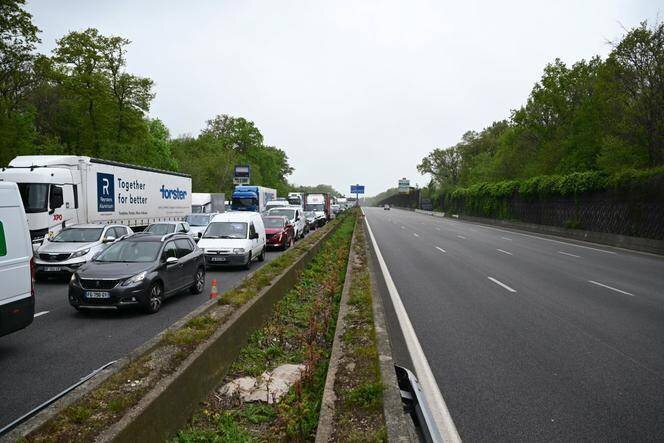 L’autoroute A13, partiellement fermée en raison de problèmes d’infrastructures sur la chaussée, à Versailles, le 19 avril 2024.