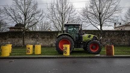 Le gouvernement a présenté en mars des mesures complémentaires pour l'agriculture. (STEPHANE DUPRAT / HANS LUCAS via AFP)