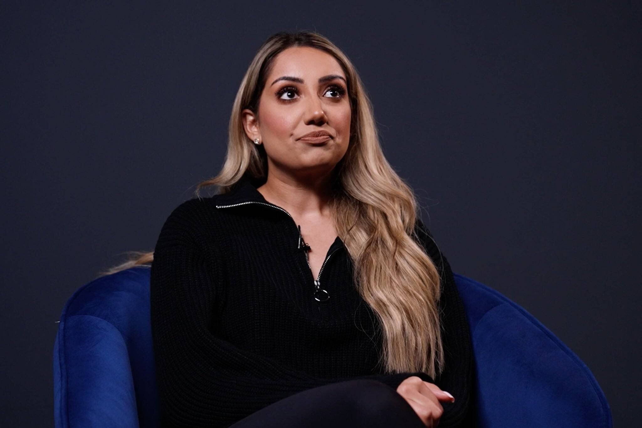 Kanda souffre encore de flashbacks de la violence qu'elle a subie dans son enfance