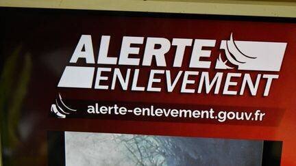 Le logo de l'alerte enlèvement en France, dispositif déclenché le 22 octobre 2024 pour retrouver un nourrisson prénommé Santiago. (MAGALI COHEN / HANS LUCAS / AFP)