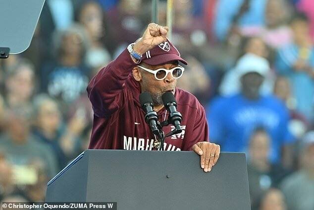 Spike Lee s'adressant aux partisans de Harris