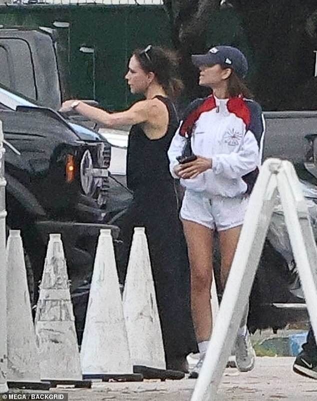 Jackie avec Victoria Beckham lors d'une sortie en bateau à Miami ce mois-ci.