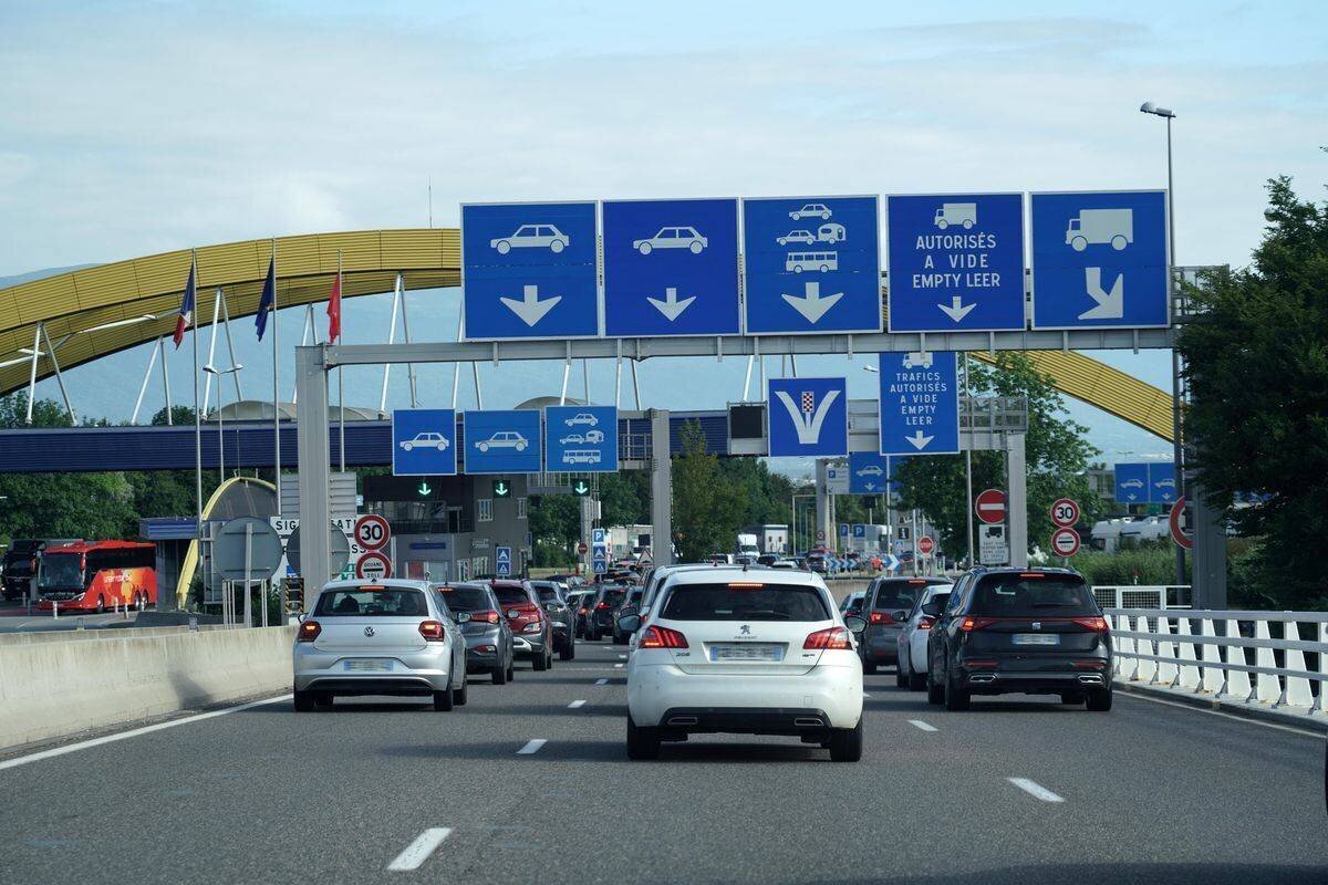 De nombreux pendulaires transitent chaque jour via la douane de Bardonnex.