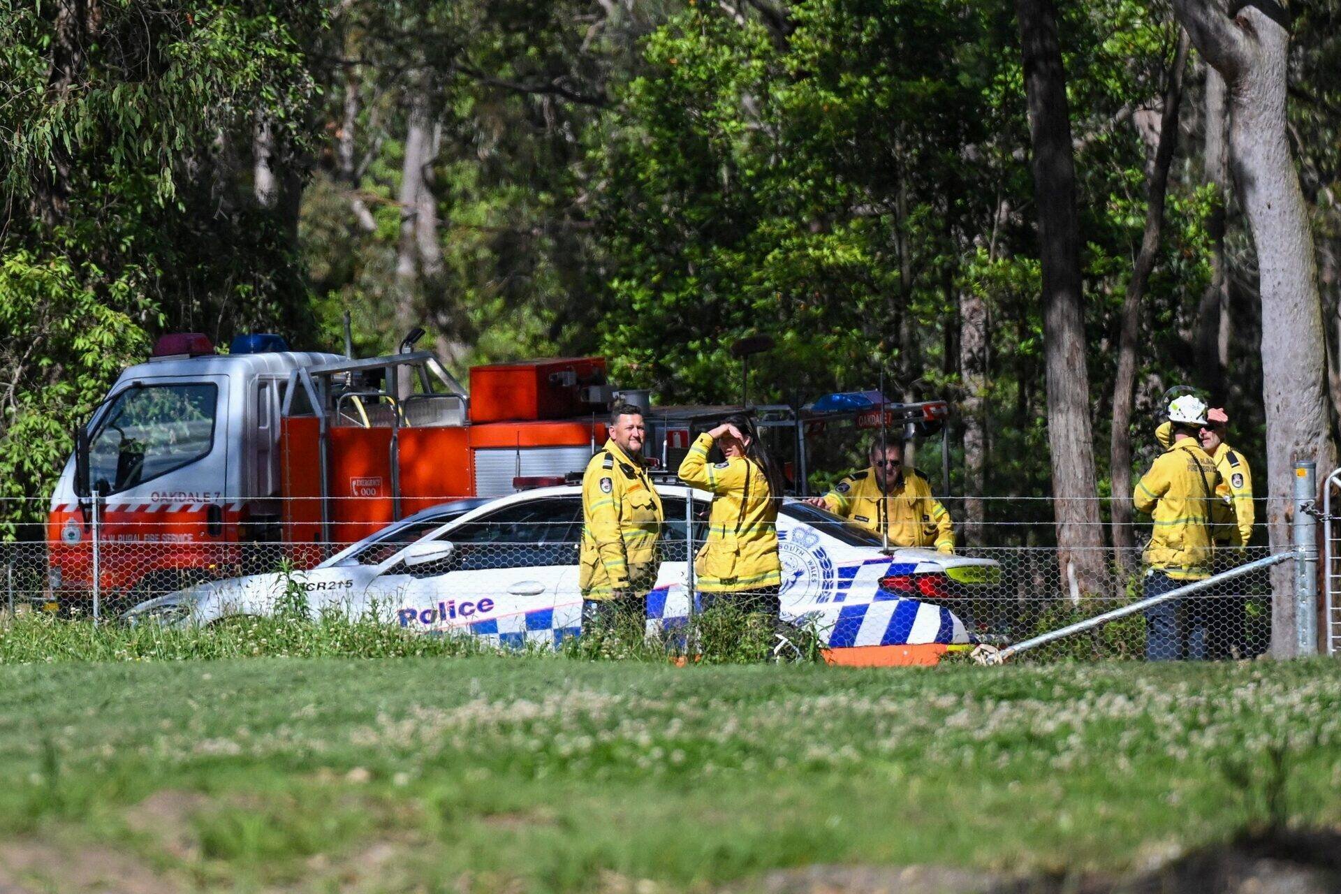 Police et pompiers près du site de l'accident d'avion au sud-ouest de Sydney, Australie, le 26 octobre 2024
