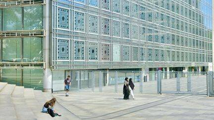 Façade de l'Institut du Monde Arabe (IMA) à Paris, en juin 2024 (OLART FABIEN / HEMIS.FR)