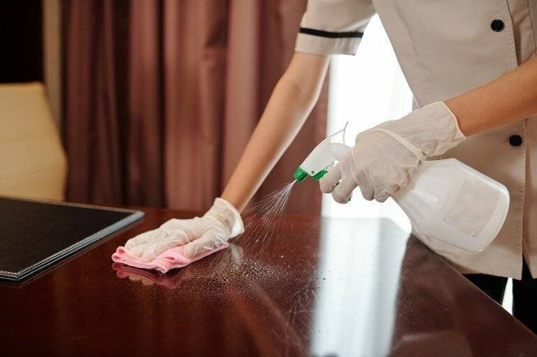 Personnel de nettoyage d'hôtel