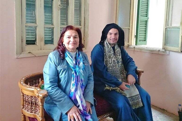 Azza Abdel Aziz devant la maison familiale