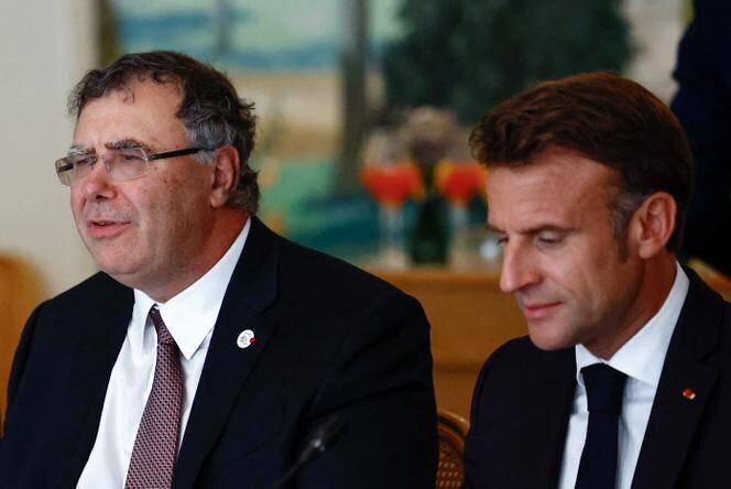 Le président français, Emmanuel Macron, et le patron de TotalEnergies, Patrick Pouyanné, à Paris, le 8 juin 2024.