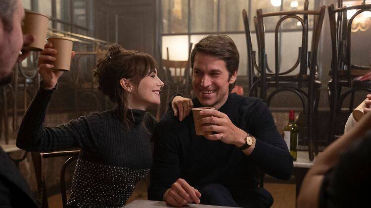 Emily et Gabriel dans la saison 4 de 'Emily in Paris'.