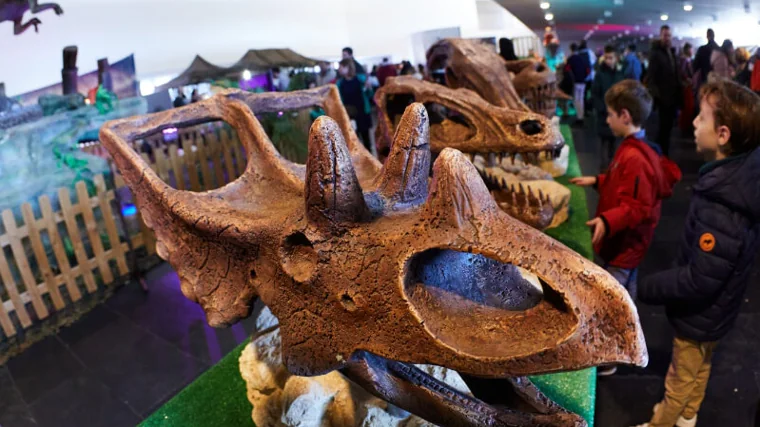 Exposition de dinosaures au Stade de La Cartuja